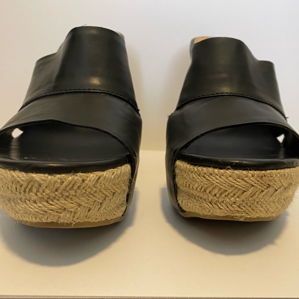 Kenneth Cole Reaction 8.5 Med sandal wedge